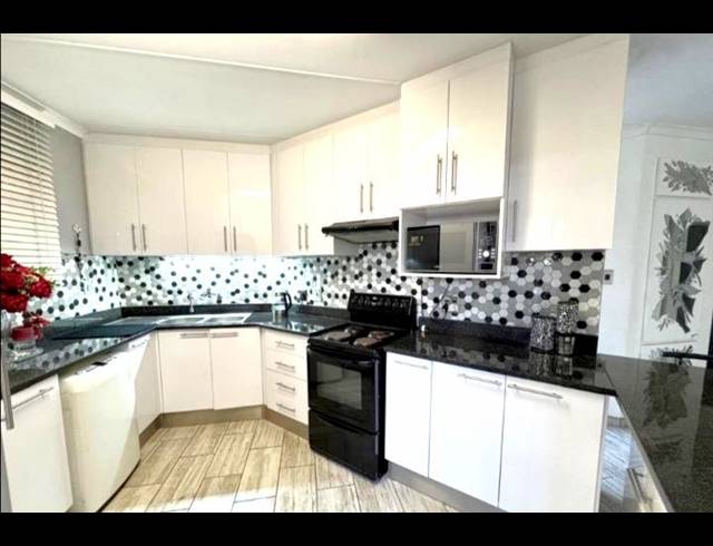 3 BEDROOM TOWNHOUSE FOR SALE IN BIRDSWOOD